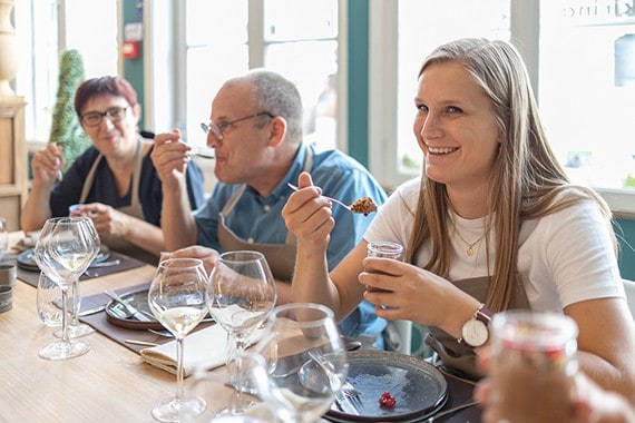 samen kokerellen bij kokirina